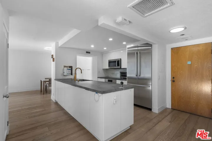 600 W 9th Street 1214, Los Angeles, California 90015