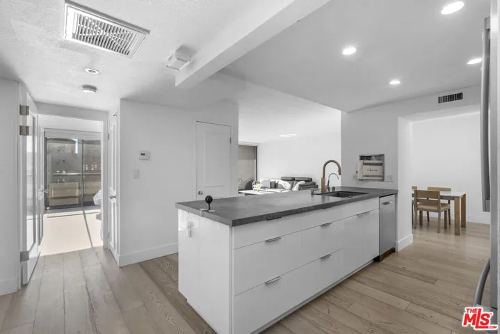 600 W 9th Street 1214, Los Angeles, California 90015