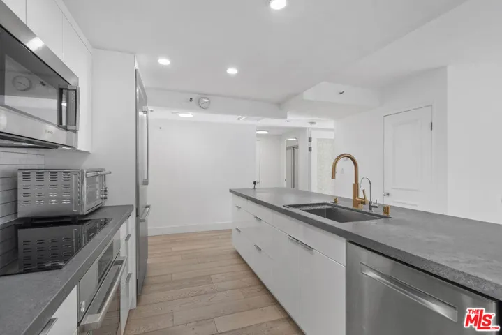 600 W 9th Street 1214, Los Angeles, California 90015