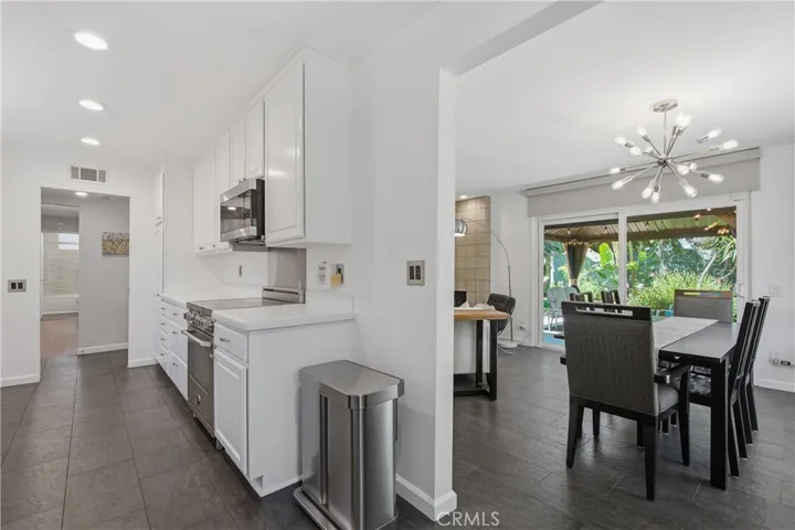 7815 Faust, West Hills, California 91304