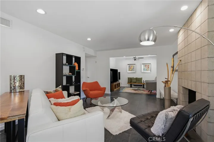 7815 Faust, West Hills, California 91304