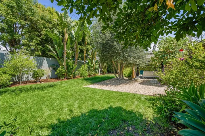 7815 Faust, West Hills, California 91304