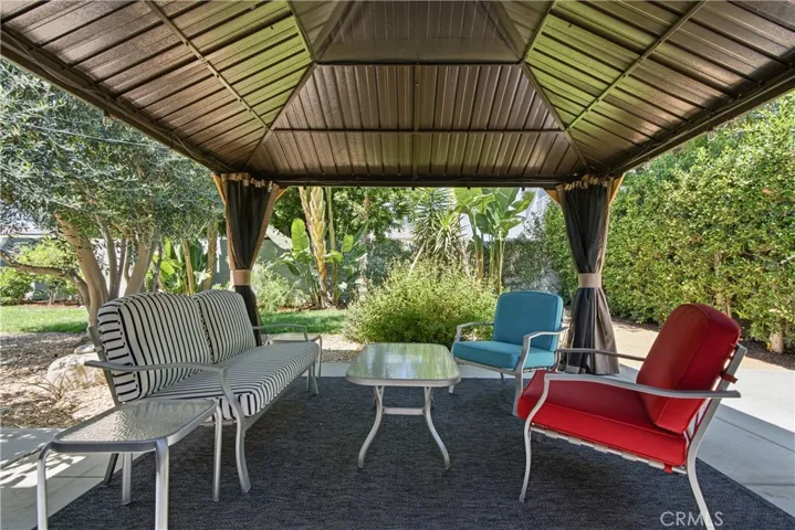  Covered area in the west hills backyard