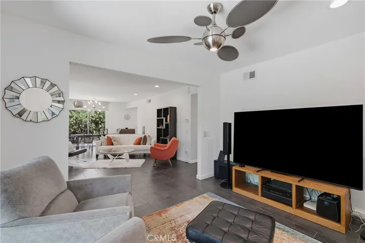 7815 Faust, West Hills, California 91304