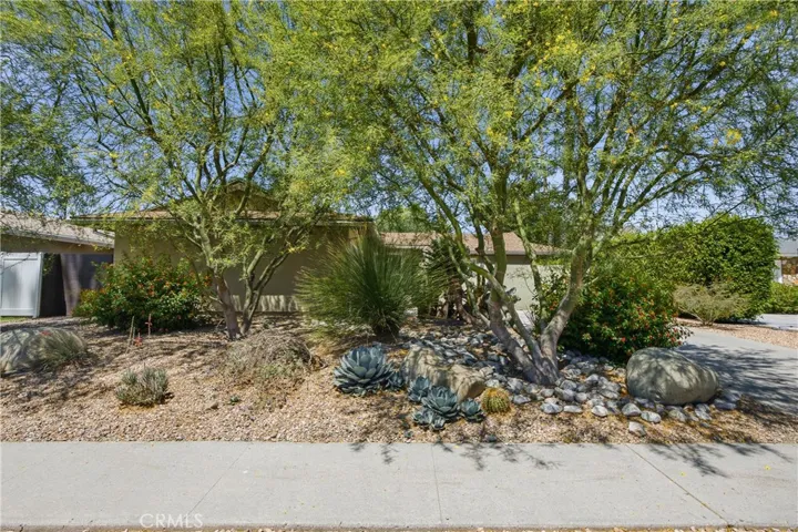 7815 Faust, West Hills, California 91304