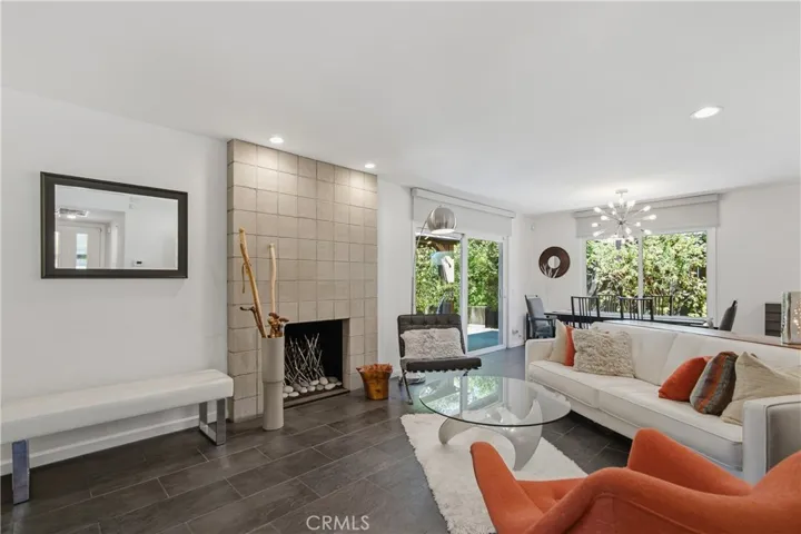 7815 Faust, West Hills, California 91304