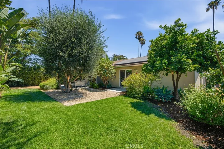 7815 Faust, West Hills, California 91304