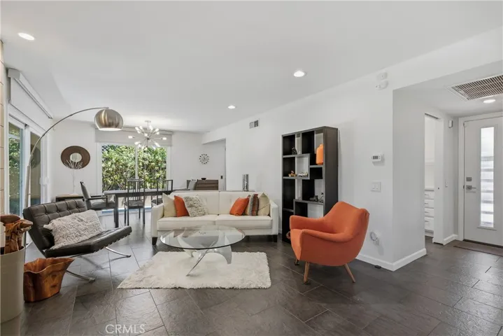 7815 Faust, West Hills, California 91304