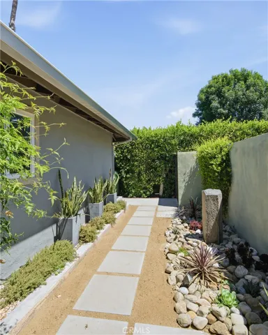 7815 Faust, West Hills, California 91304