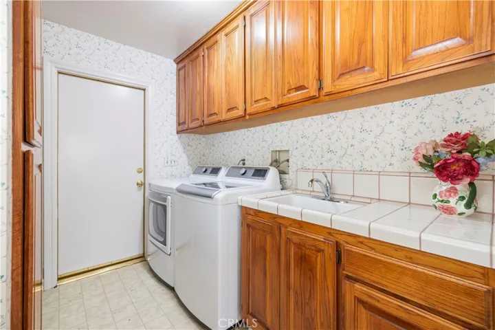 downstairs laundy room