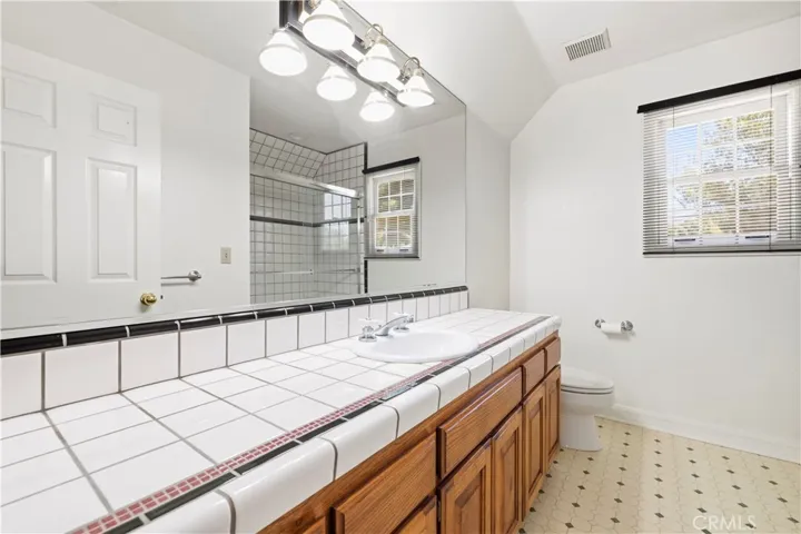 bedroom #5/rec room ensuite bath
