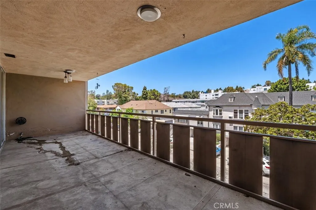 Extra-large balcony