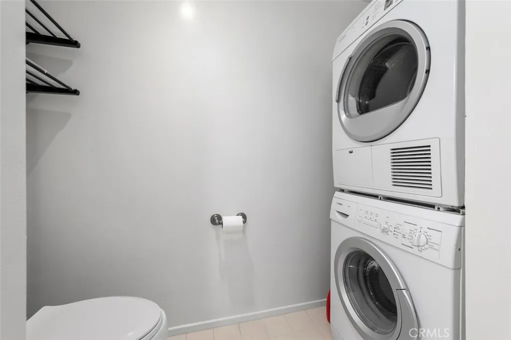 Stackable washer/dryer