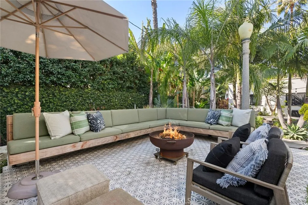 Patio - Built In Seating