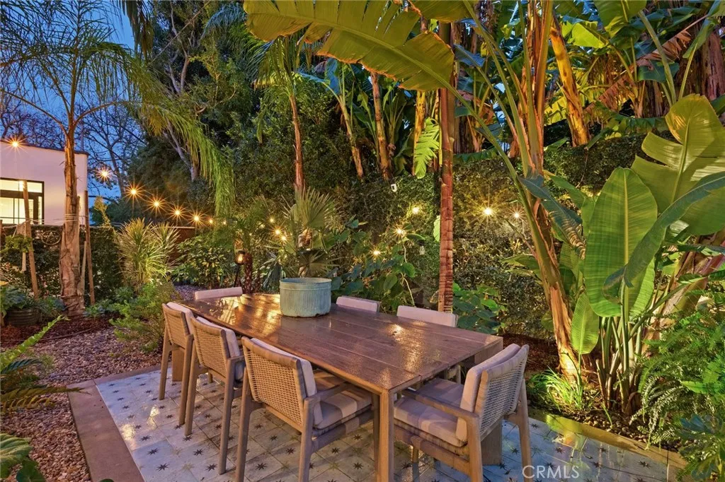 Al Fresco Dining - Garden