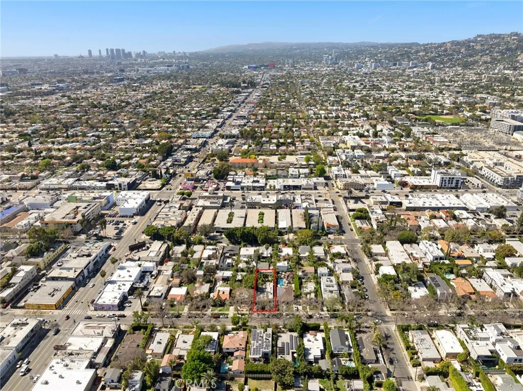 Between Melrose and Waring