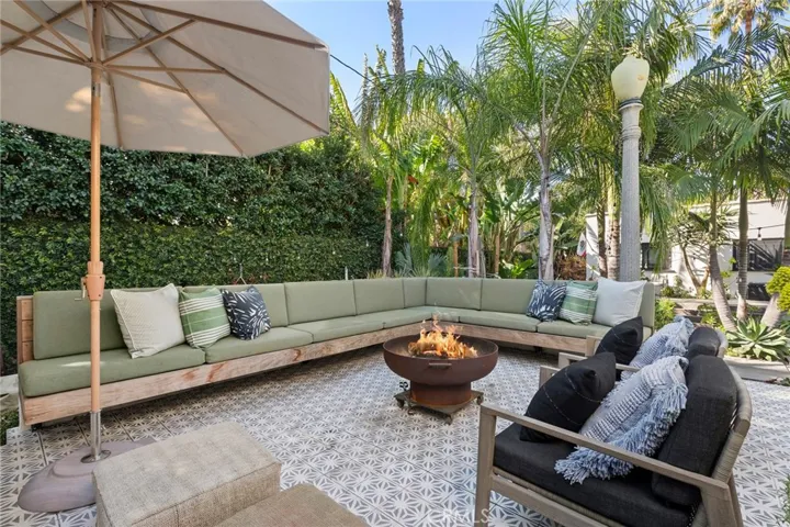 Patio - Built In Seating