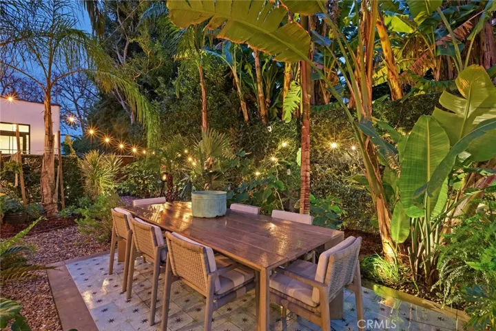 Al Fresco Dining - Garden