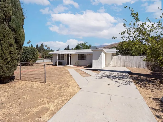 415 E Indian School, Banning, California 92220