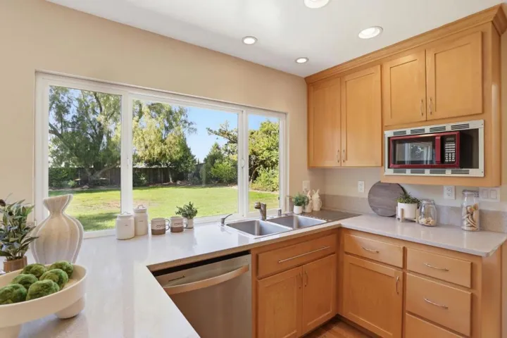 560 Tawny Drive, Pleasanton, California 94566