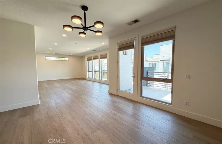 Direct Access to Huge Balcony