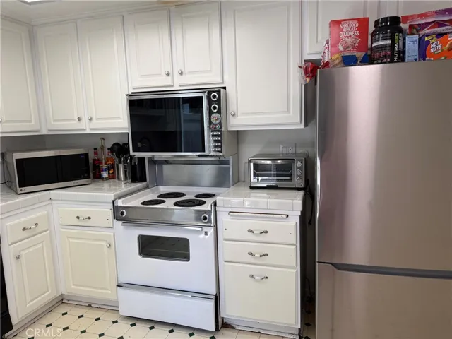 10425 Larwin Avenue, Los Angeles, California 91311