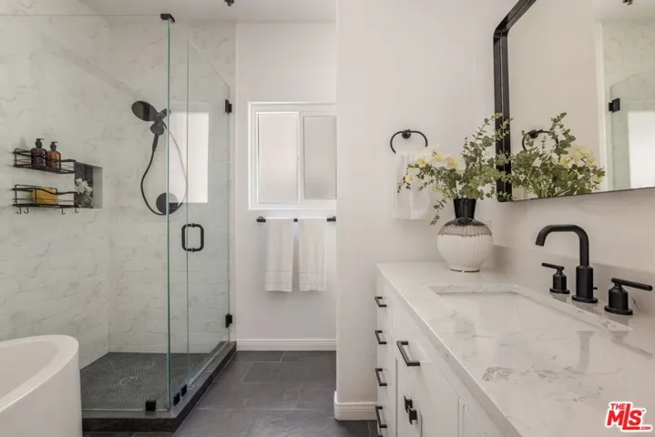 12011 Goshen Avenue 105, Los Angeles, California 90049