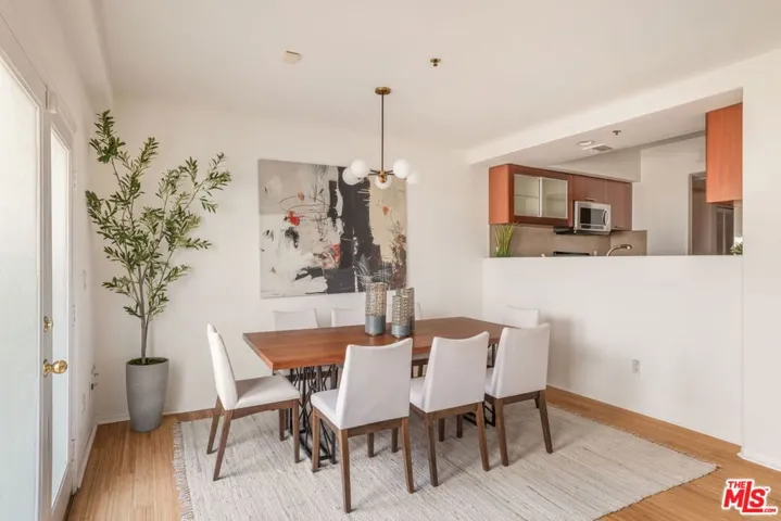 12011 Goshen Avenue 105, Los Angeles, California 90049