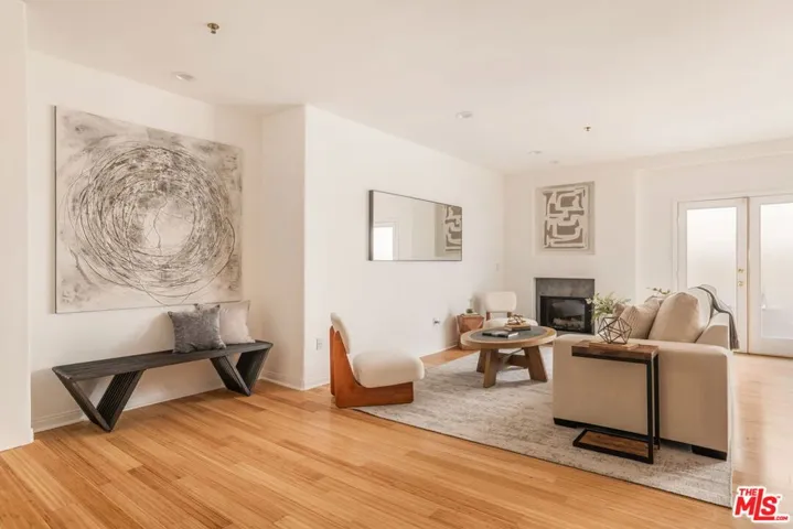 12011 Goshen Avenue 105, Los Angeles, California 90049