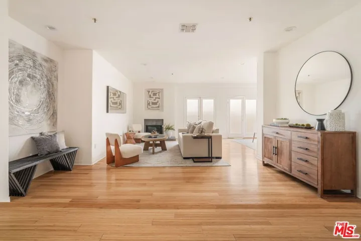 12011 Goshen Avenue 105, Los Angeles, California 90049