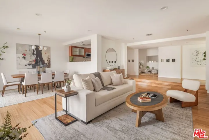 12011 Goshen Avenue 105, Los Angeles, California 90049