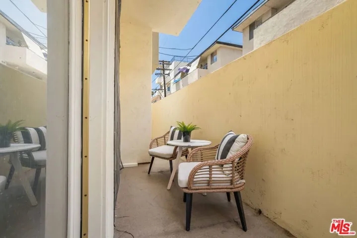 12011 Goshen Avenue 105, Los Angeles, California 90049