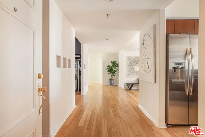 12011 Goshen Avenue 105, Los Angeles, California 90049