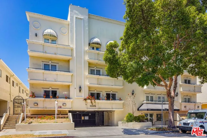 12011 Goshen Avenue 105, Los Angeles, California 90049