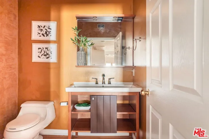 12011 Goshen Avenue 105, Los Angeles, California 90049