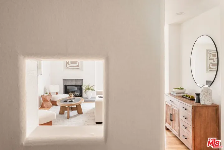 12011 Goshen Avenue 105, Los Angeles, California 90049