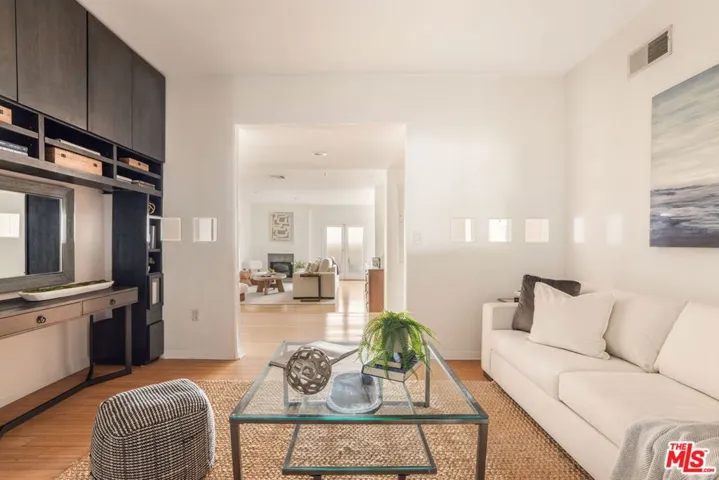 12011 Goshen Avenue 105, Los Angeles, California 90049