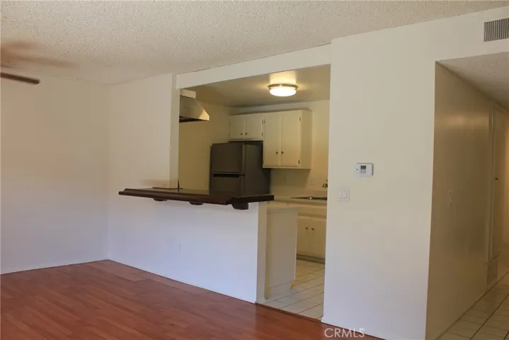 View of kitchen & breakfast bar