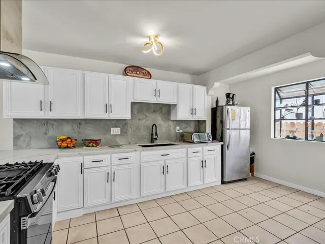 5072 Gardenia, Long Beach, California 90807