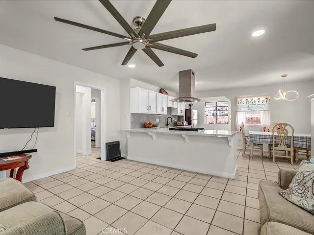 5072 Gardenia, Long Beach, California 90807
