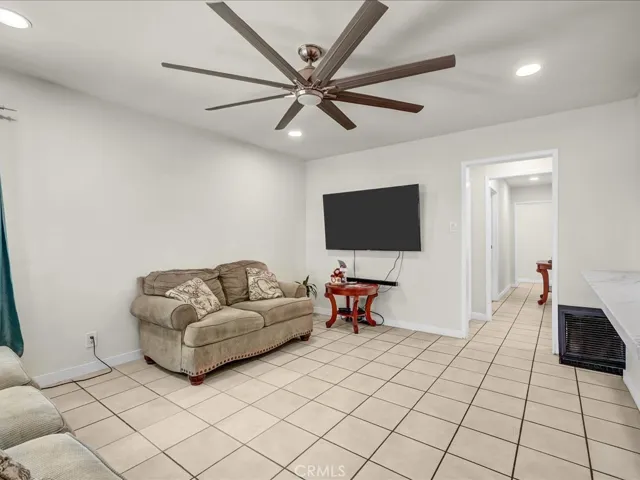 5072 Gardenia, Long Beach, California 90807