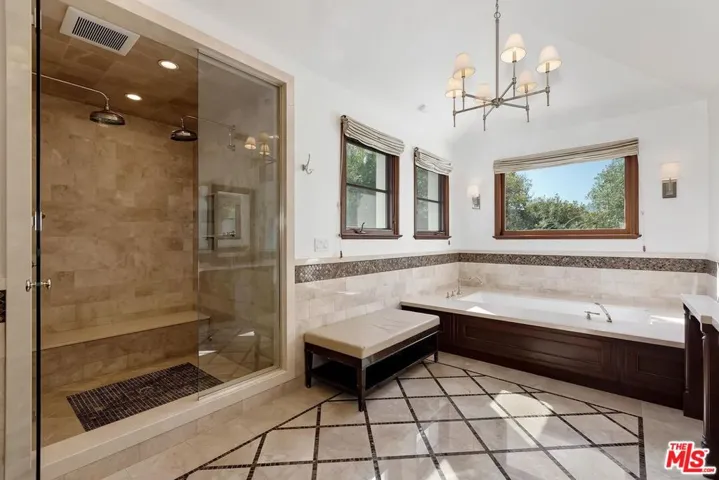 2134 La Mesa Drive, Santa Monica, California 90402