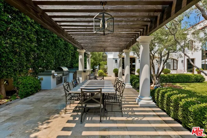 2134 La Mesa Drive, Santa Monica, California 90402