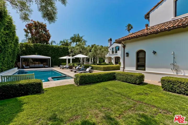 2134 La Mesa Drive, Santa Monica, California 90402