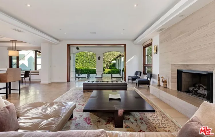 2134 La Mesa Drive, Santa Monica, California 90402