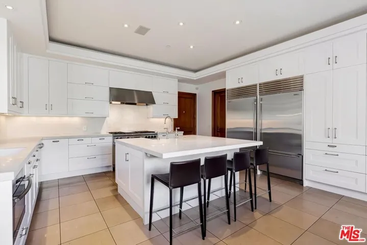 2134 La Mesa Drive, Santa Monica, California 90402
