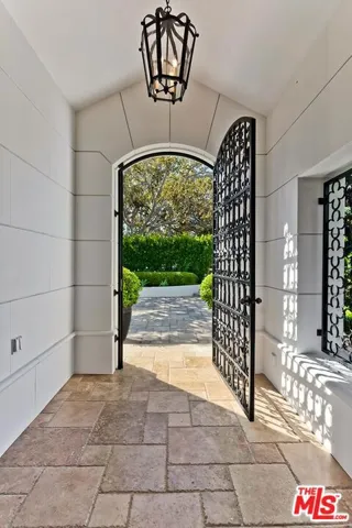 2134 La Mesa Drive, Santa Monica, California 90402