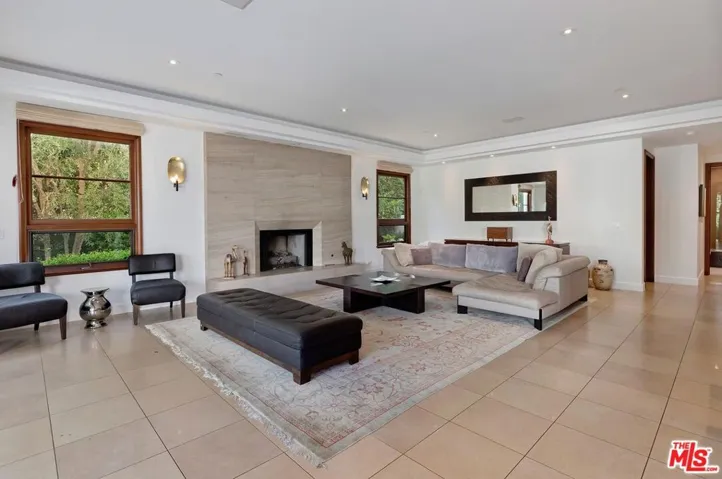 2134 La Mesa Drive, Santa Monica, California 90402