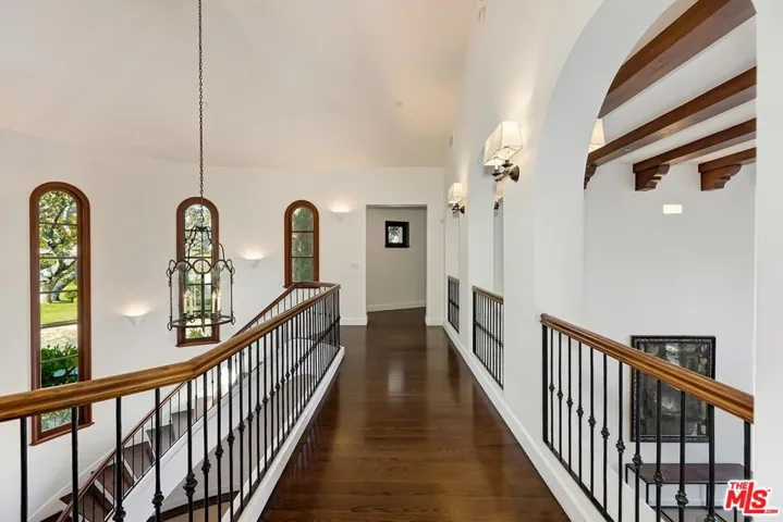 2134 La Mesa Drive, Santa Monica, California 90402