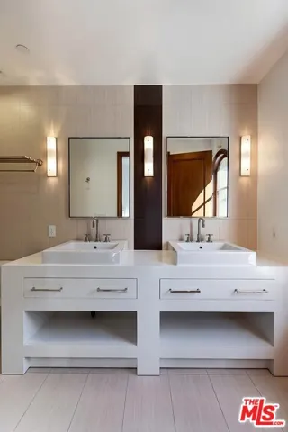 2134 La Mesa Drive, Santa Monica, California 90402